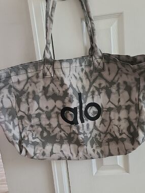 ALO Yoga Printed Gray Tote Bag